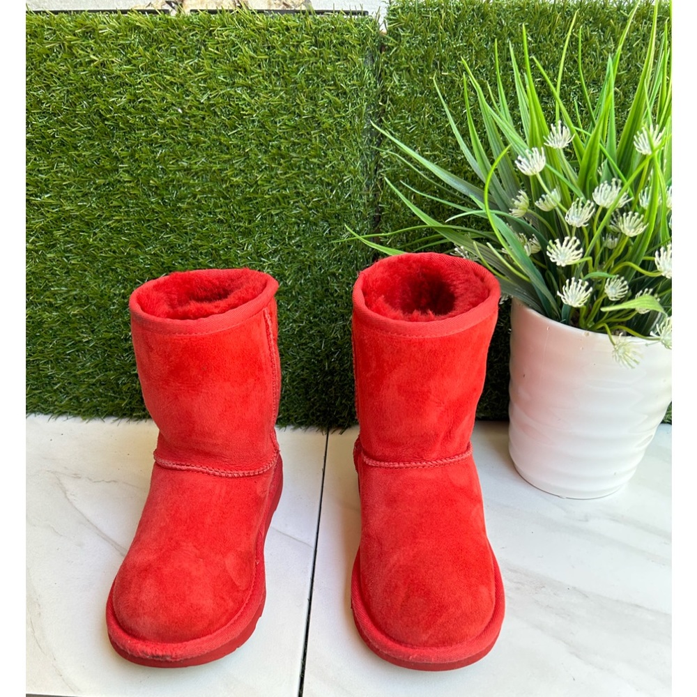 Ugg toddler girl size 13